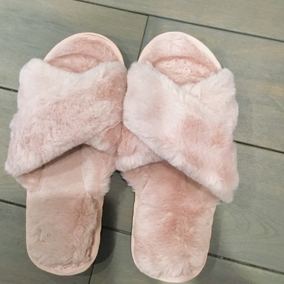 Pink Crisscross Fluffy faux fur slipper - Picture 2 of 6